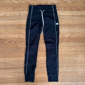 Vuori Daily Piped Legging